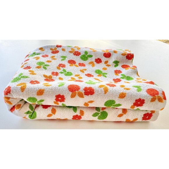 Vintage 70s beach towel, novelty print, red green orange apples, oversized - Picture 6 of 9